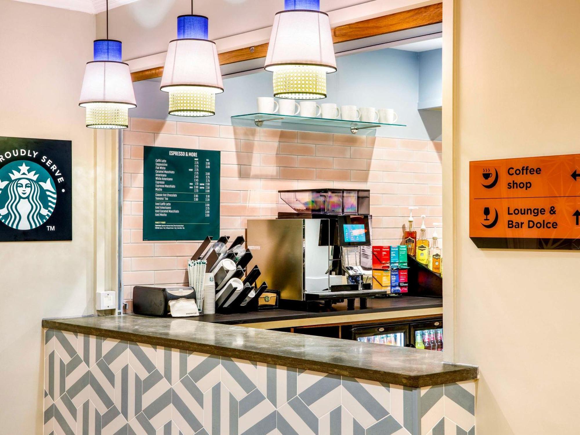 ホテル Ibis Styles ボーンマス エクステリア 写真