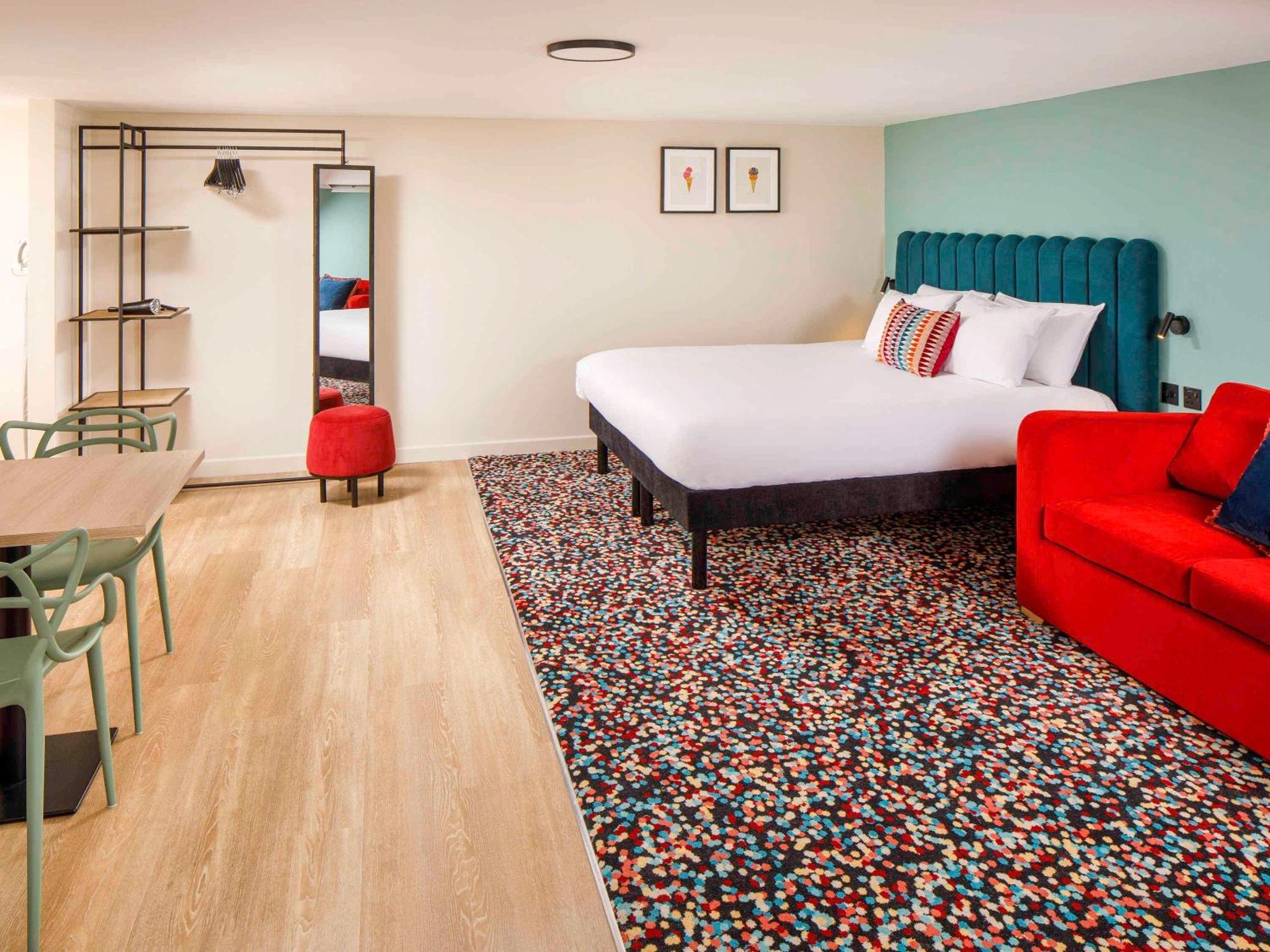 ホテル Ibis Styles ボーンマス エクステリア 写真