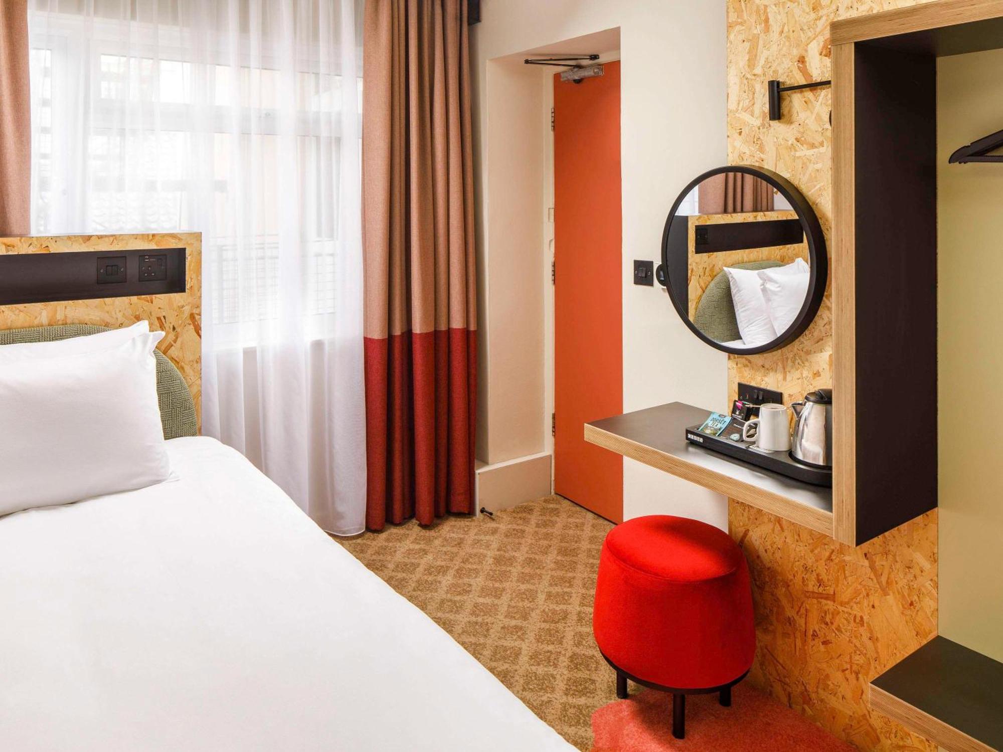 ホテル Ibis Styles ボーンマス エクステリア 写真