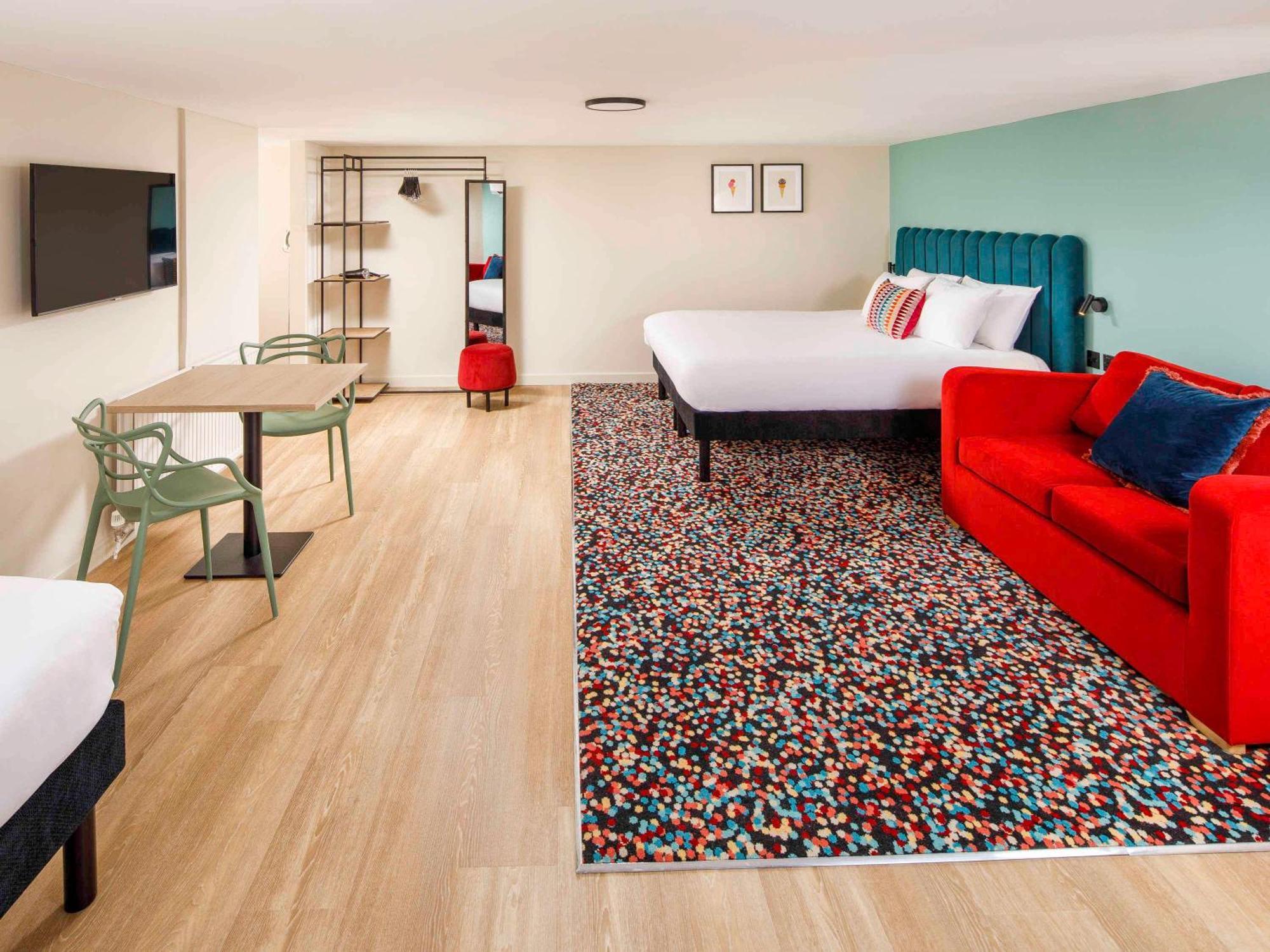 ホテル Ibis Styles ボーンマス エクステリア 写真