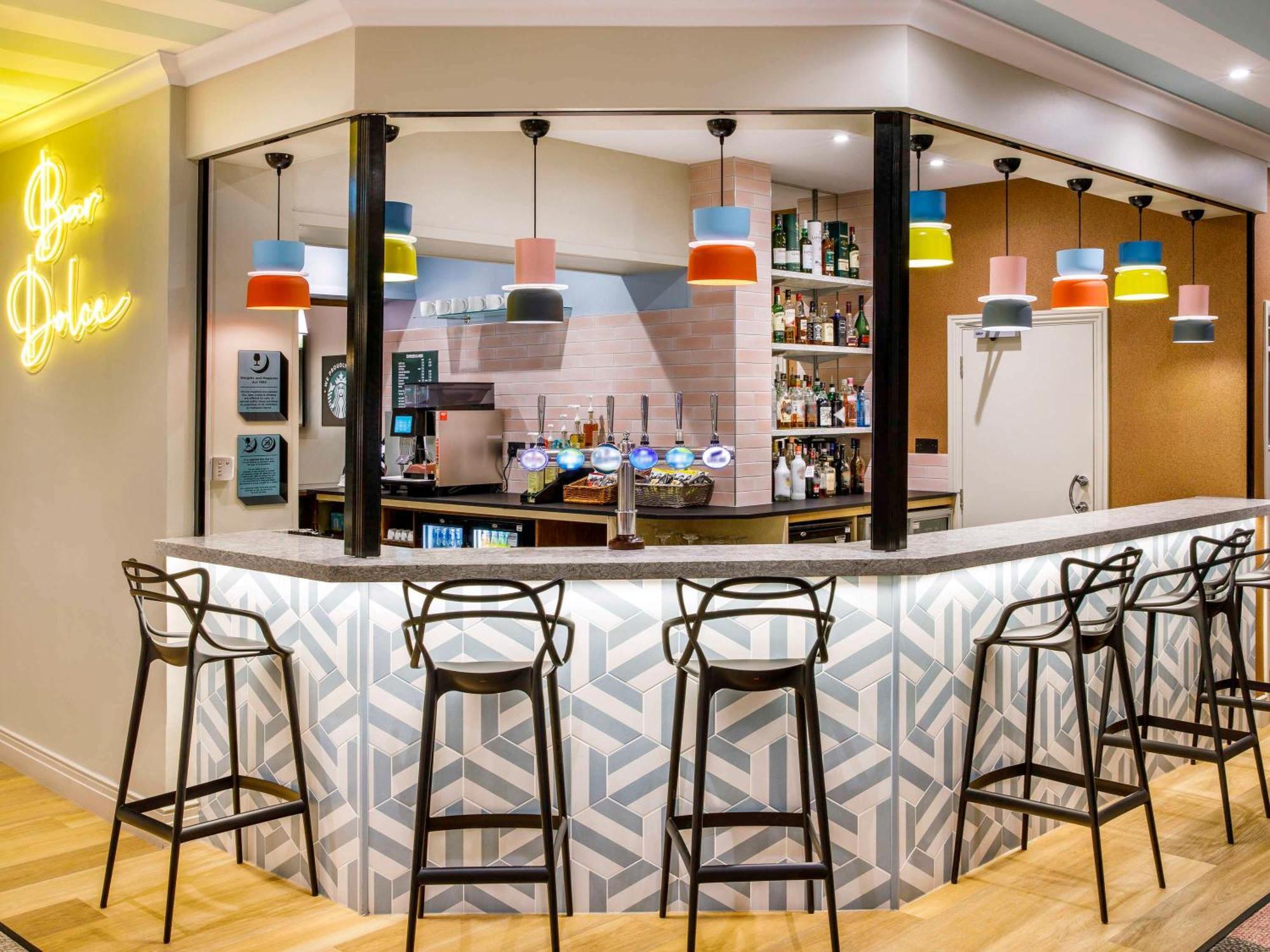 ホテル Ibis Styles ボーンマス エクステリア 写真